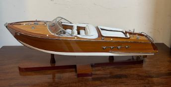 A model Aquarama boat luxury wooden yacht (70cm x 22cm)