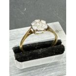 An 18ct yellow gold diamond daisy ring (Approximate Total Weight 3.1g) Size T