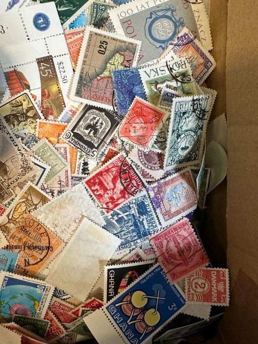 A selection of loose and packaged UK and World stamps, various counties and ages - Image 2 of 7