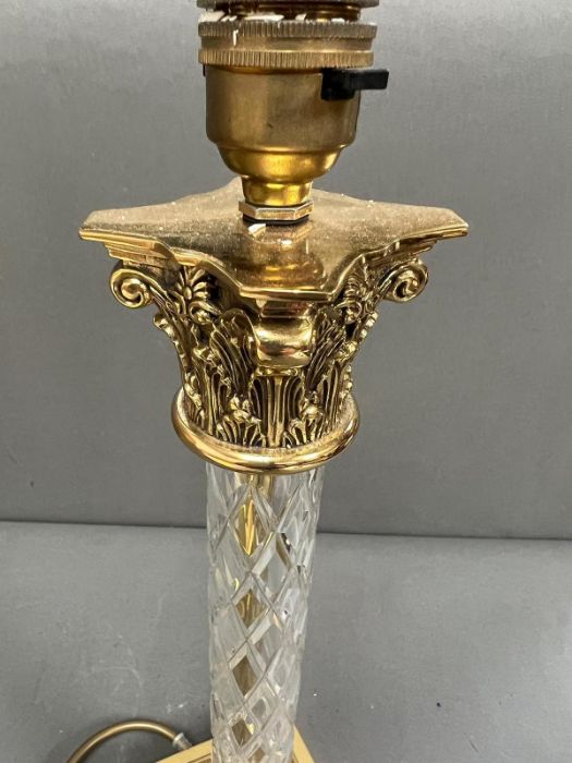 A brass and cut glass style lamp - Image 3 of 3