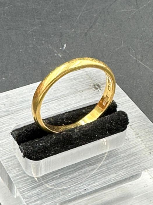 A 22ct yellow gold wedding band (Approximate Total Weight 4.7g) Size S