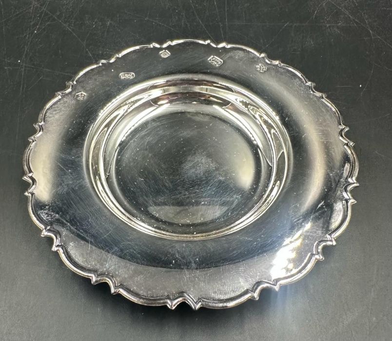 A silver pin dish, hallmarked for Sheffield 2000. (Approximate weight 53g)