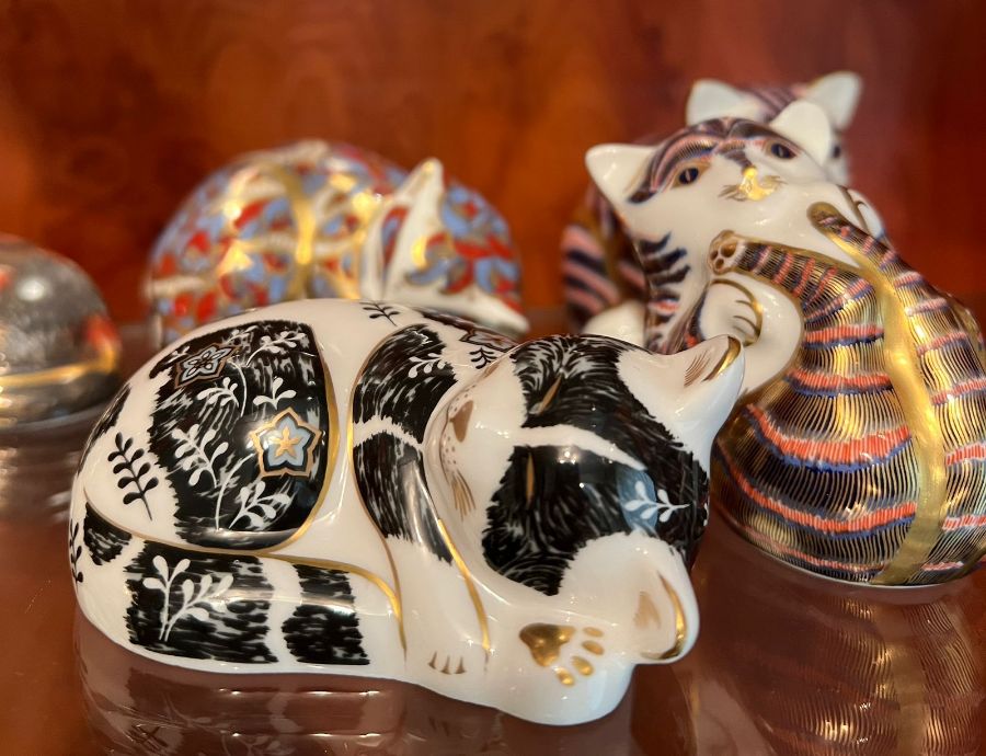 Seven Royal Crown Derby paperweight cats (Largest 12cm x 6cm) - Image 3 of 5