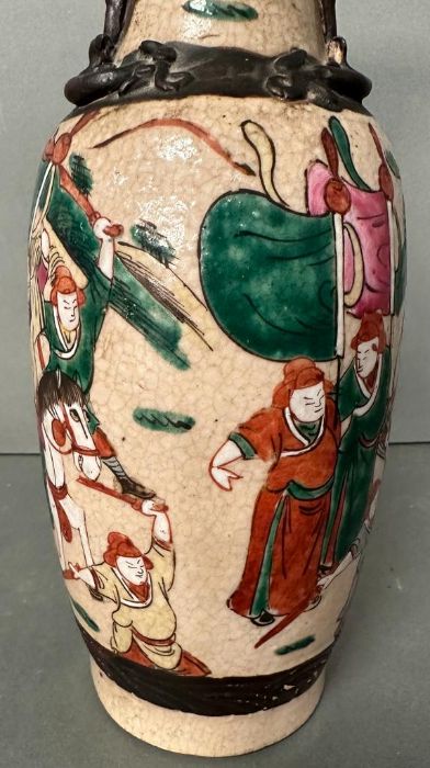 Two Chinese crackle glazed vases, hand painted with warrior scenes (H30cm) - Image 5 of 8