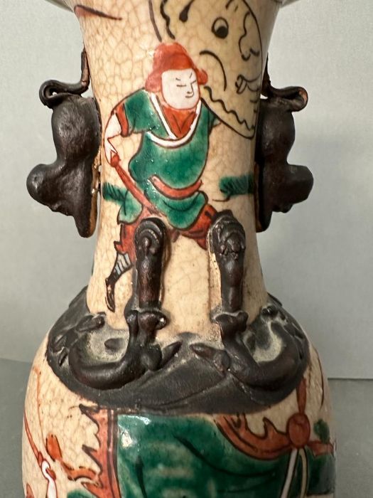 Two Chinese crackle glazed vases, hand painted with warrior scenes (H30cm) - Image 6 of 8