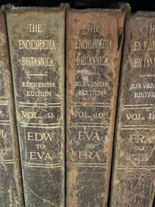 An Edwardian rosewood floor standing bookcase containing The Encyclopaedia Britamica books (H88cm - Image 5 of 8