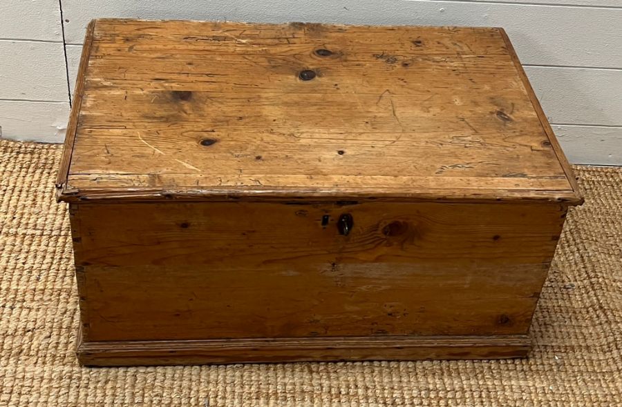 A pine blanket box with iron hinges along with a selection of paper back books (H33cm W69cm D45cm)