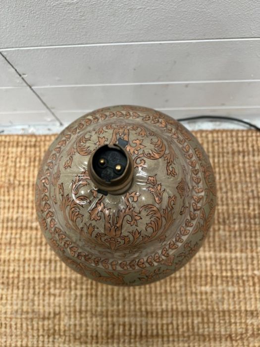 A ginger jar style lamp on a brass base - Image 4 of 5