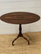 An inlaid oval side table on down swept legs