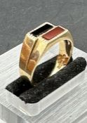 A 9ct gold two stone signet style ring (Approximate weight 3.9g) Size P