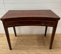 A mahogany gate leg tea table with single inlaid drawer and brass drop handles (H74cm W89cm D45cm)