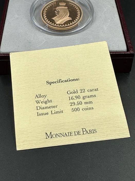 Bahrain Monetary Agency 2001 gold coin. Issue Limit 500 coins weight 16.9 g in 22ct gold (Monnaie De - Image 2 of 4