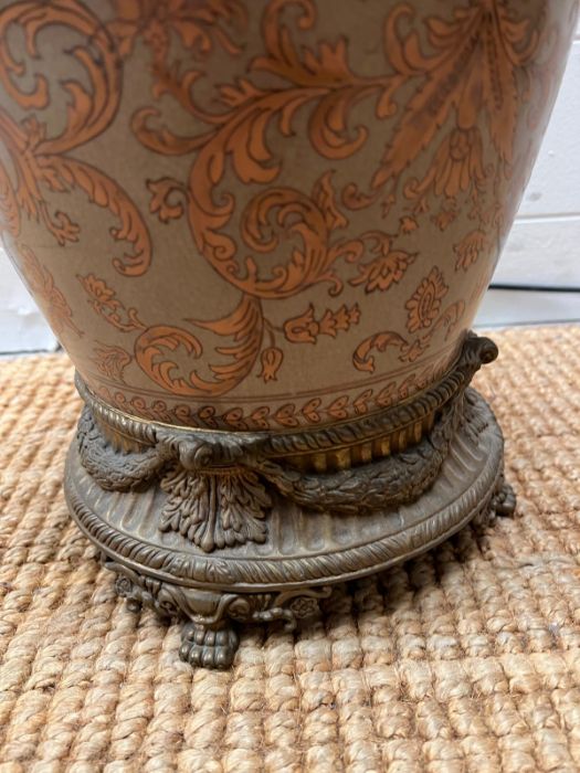 A ginger jar style lamp on a brass base - Image 2 of 5