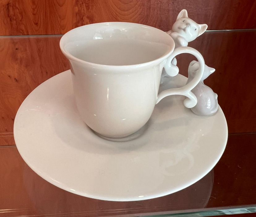 A Lladro cup and saucer with cats playing to side - Image 3 of 3