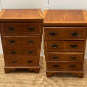 A pair of small chest of drawers on bracket feet (H73cm W45cm D34cm)