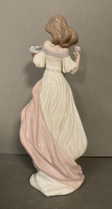 A Lladro lady with a basket of fruit and a posey - Image 2 of 3
