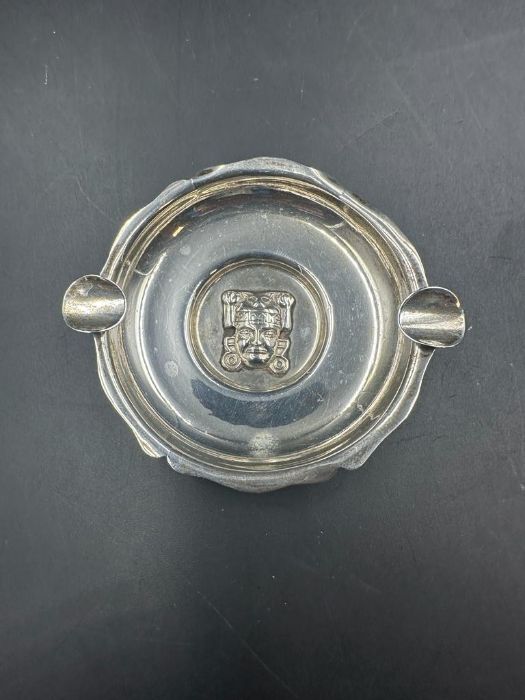 A selection of three silver Peruvian Aztec themed ashtrays, marked 925 (Total weight 53g) - Image 3 of 5