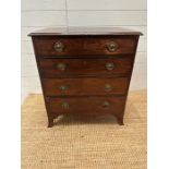 A mahogany four drawer chest of drawers on splade feet on brass drop handles (H 71 cm x D 44cm x W