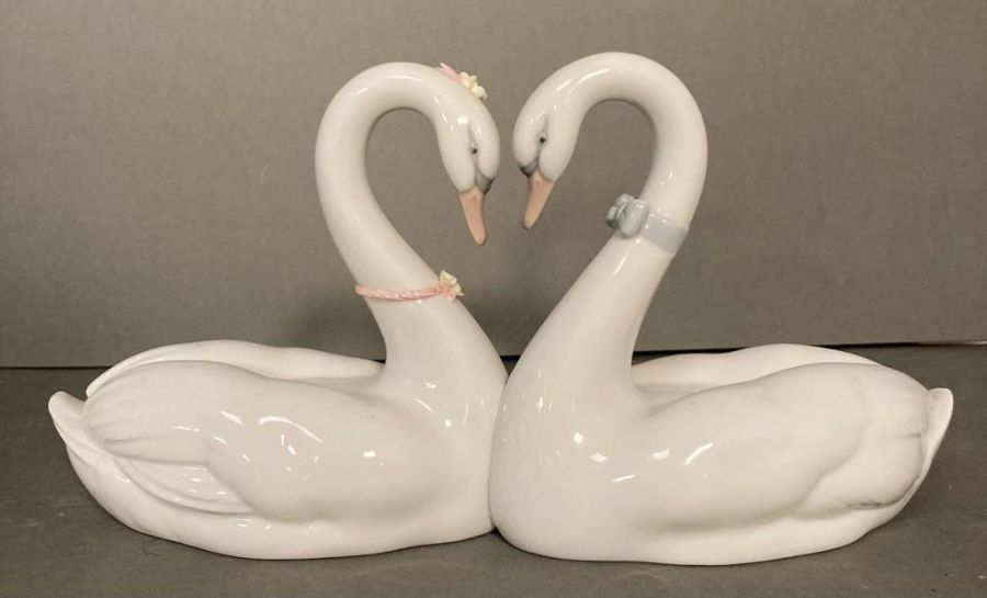 A pair of Lladro necking swans - Image 4 of 4