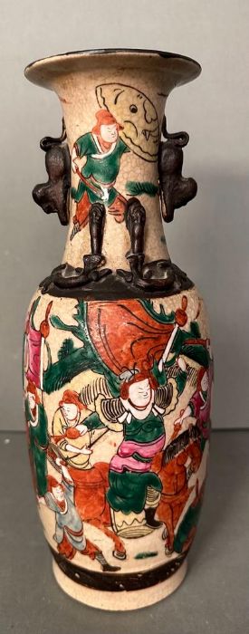 Two Chinese crackle glazed vases, hand painted with warrior scenes (H30cm) - Image 4 of 8