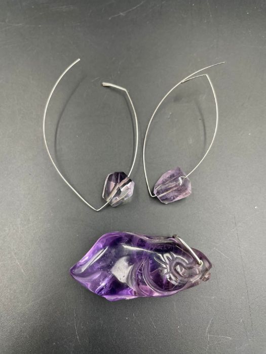 An amethyst pendant and earrings