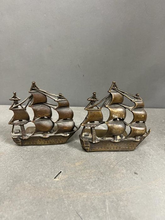 A pair of brass ship themed bookends - Image 4 of 6