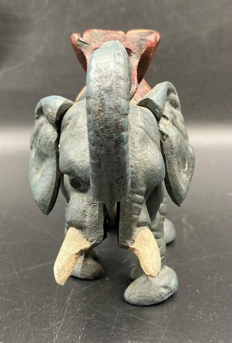 A Vintage style elephant money box in cast metal. - Image 3 of 5