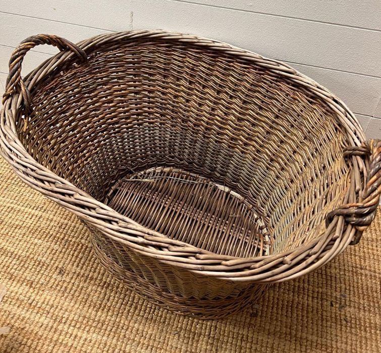 Two wicker handled laundry baskets - Image 3 of 6