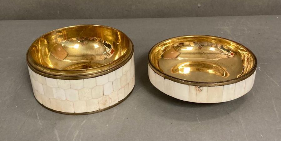A pair of brass and white Bakelite trinket boxes - Image 2 of 4