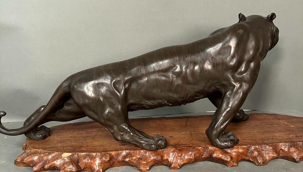 A large bronze lion on stand Japanese Meiji period 19th Century (H32cm W77cm) - Image 8 of 17