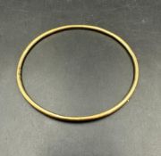 An 18ct gold bangle weight 11.9g