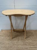A pine kidney shaped foldable table (H66cm)