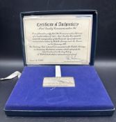 Concorde Interest: A Danbury Mint silver ingot No 1985/5000 celebrating the inaugural flight of