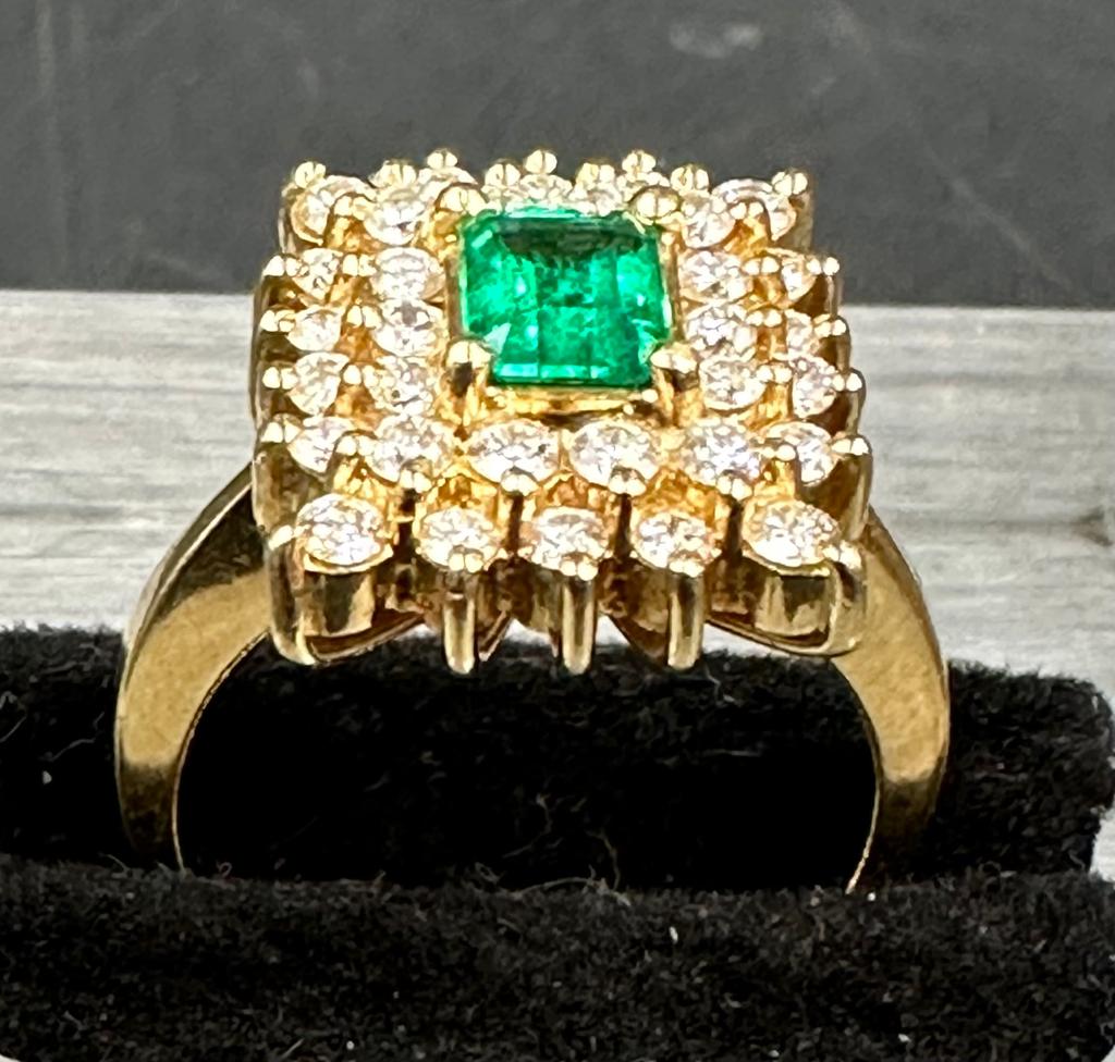 18 carat yellow gold emerald and diamond cluster ring. - Image 4 of 4