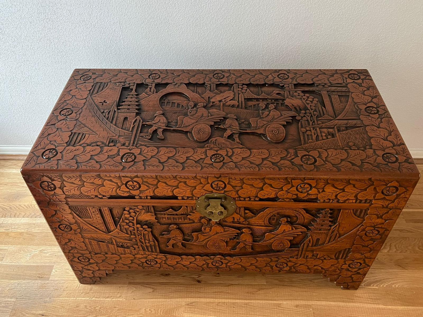 An ornately carved camphor wood chest (H 60cm x D 50cm x W 102cm) - Image 11 of 11