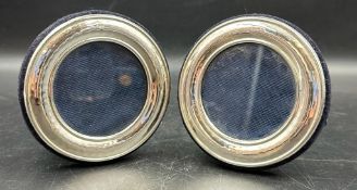 Two circular silver (925) photograph frames 9cm diameter, easel back.