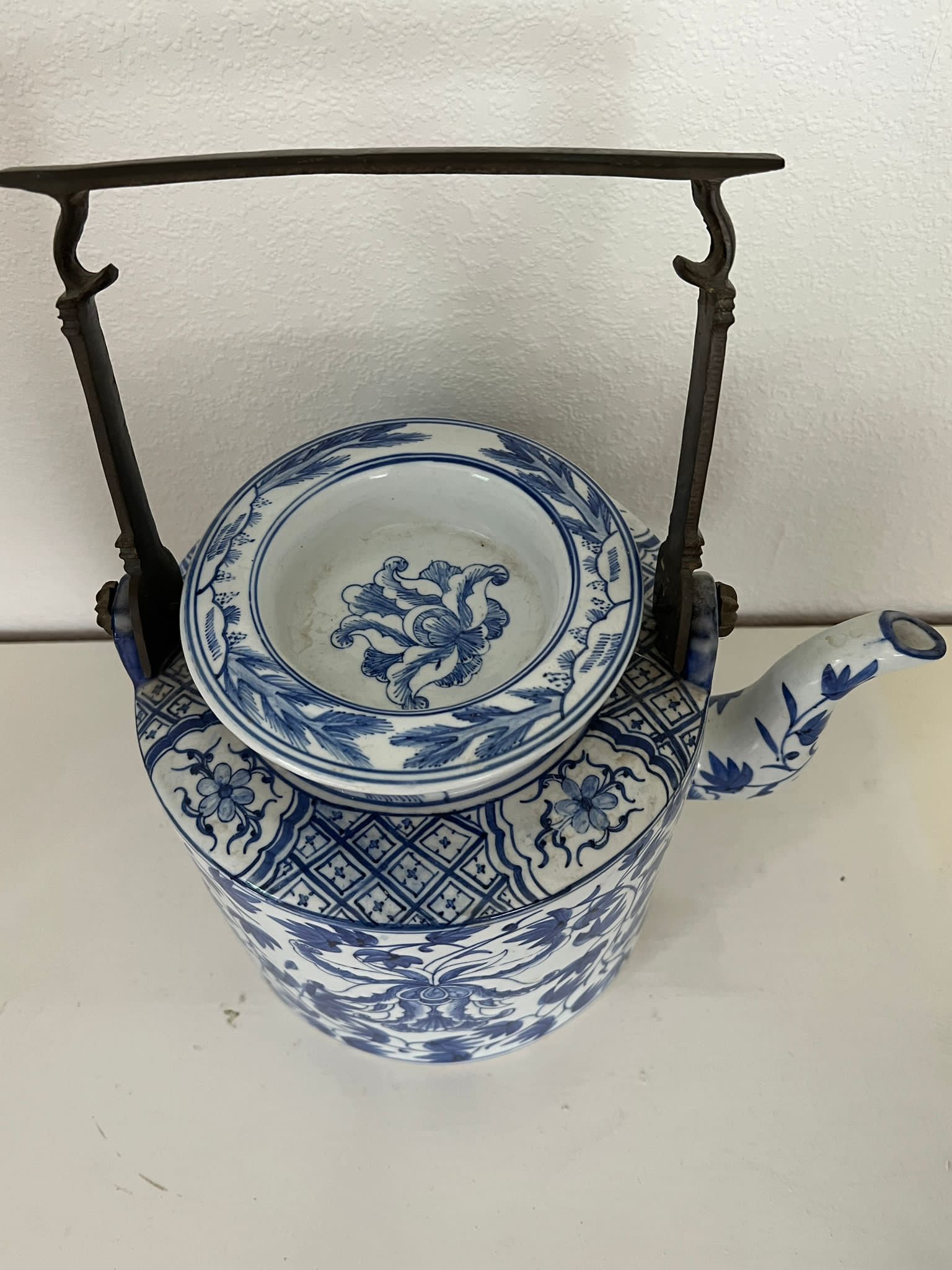 Oriental blue and white china, one jug and a metal handled teapot. - Image 5 of 6