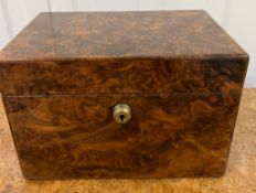 A Burr walnut locked correspondence box (23cm x 15cm x 15cm)