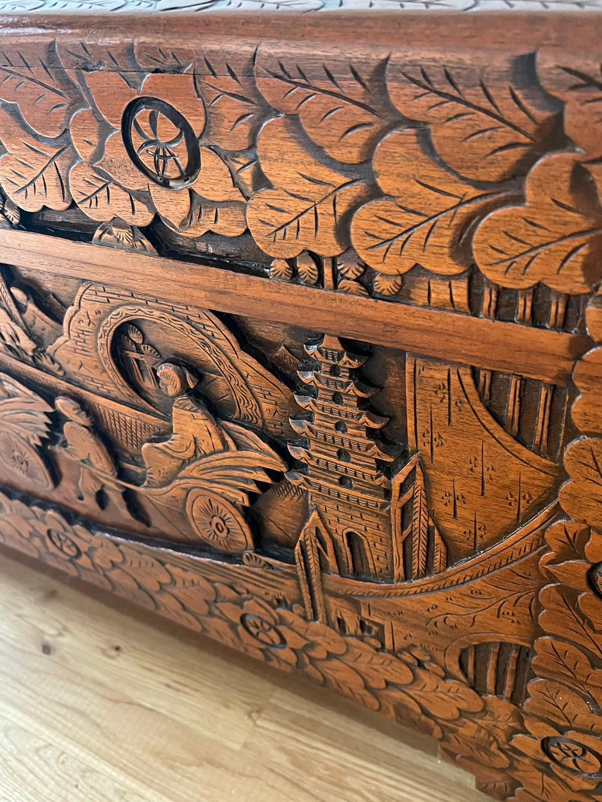 An ornately carved camphor wood chest (H 60cm x D 50cm x W 102cm) - Image 5 of 11