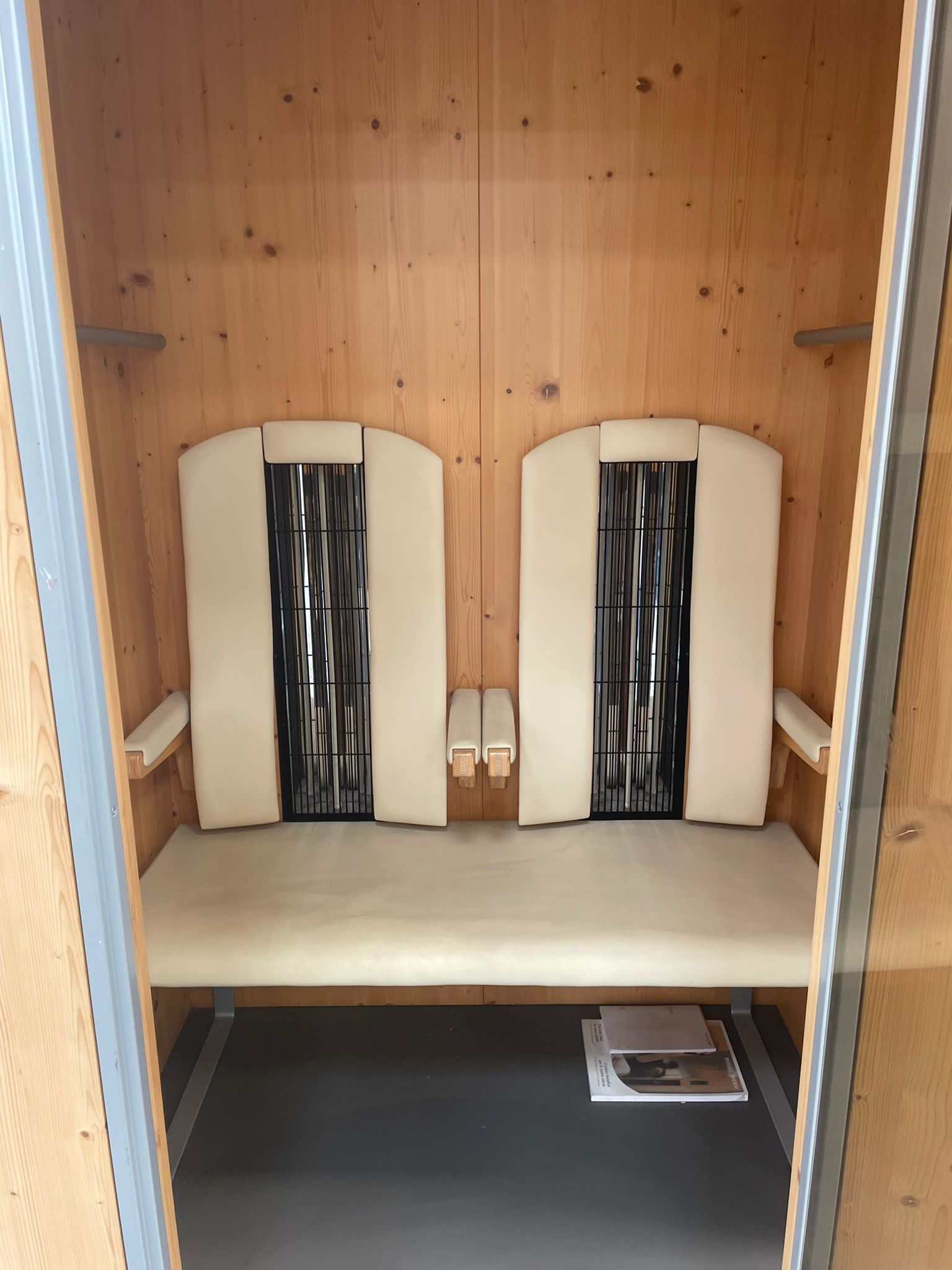 A new Ergo Balance II Sauna 1 to 2 persons. Power: 1.900 Watt Dimensions: 128x 115x 208 cm (WxDxH) - Image 11 of 17