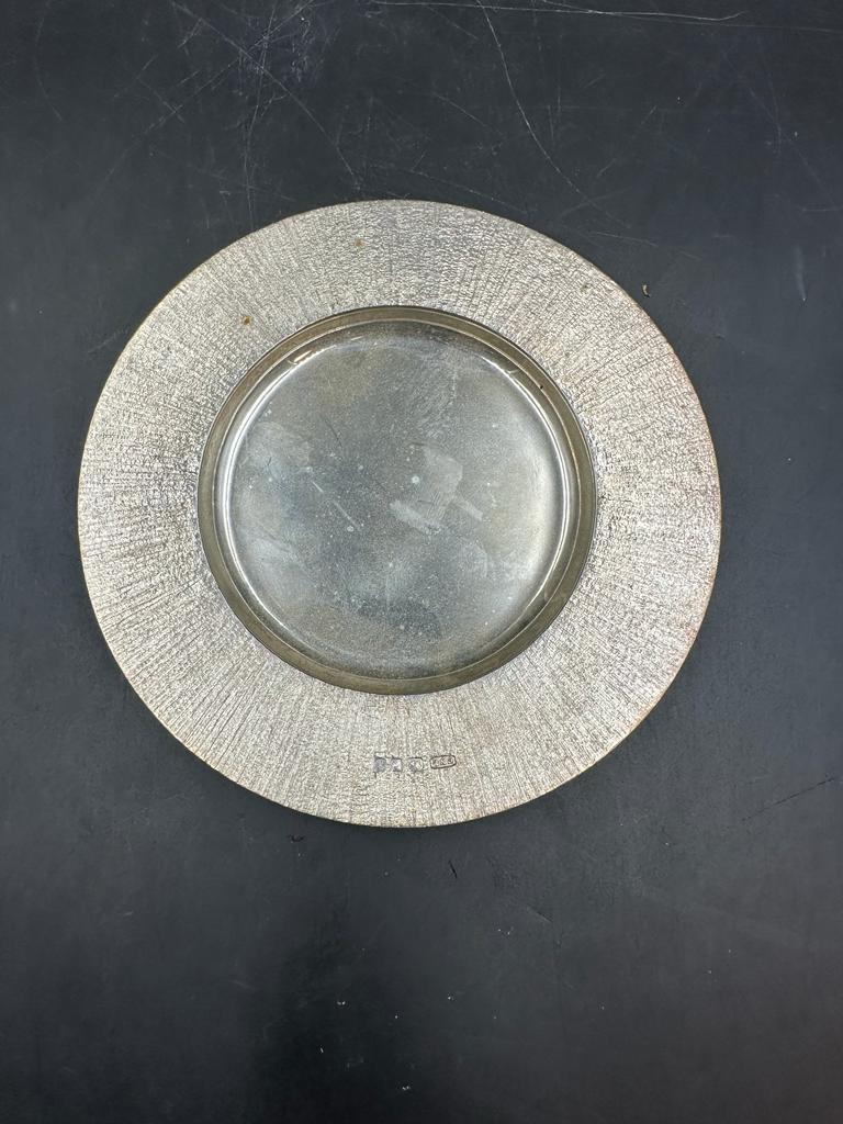 Christopher Nigel Lawrence silver offertory style plate with textured surround. Hallmarked for - Image 2 of 3