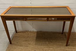 Linley a glass topped console table with tapering legs and centre drawer (140cm W x 50cm D x 80cm