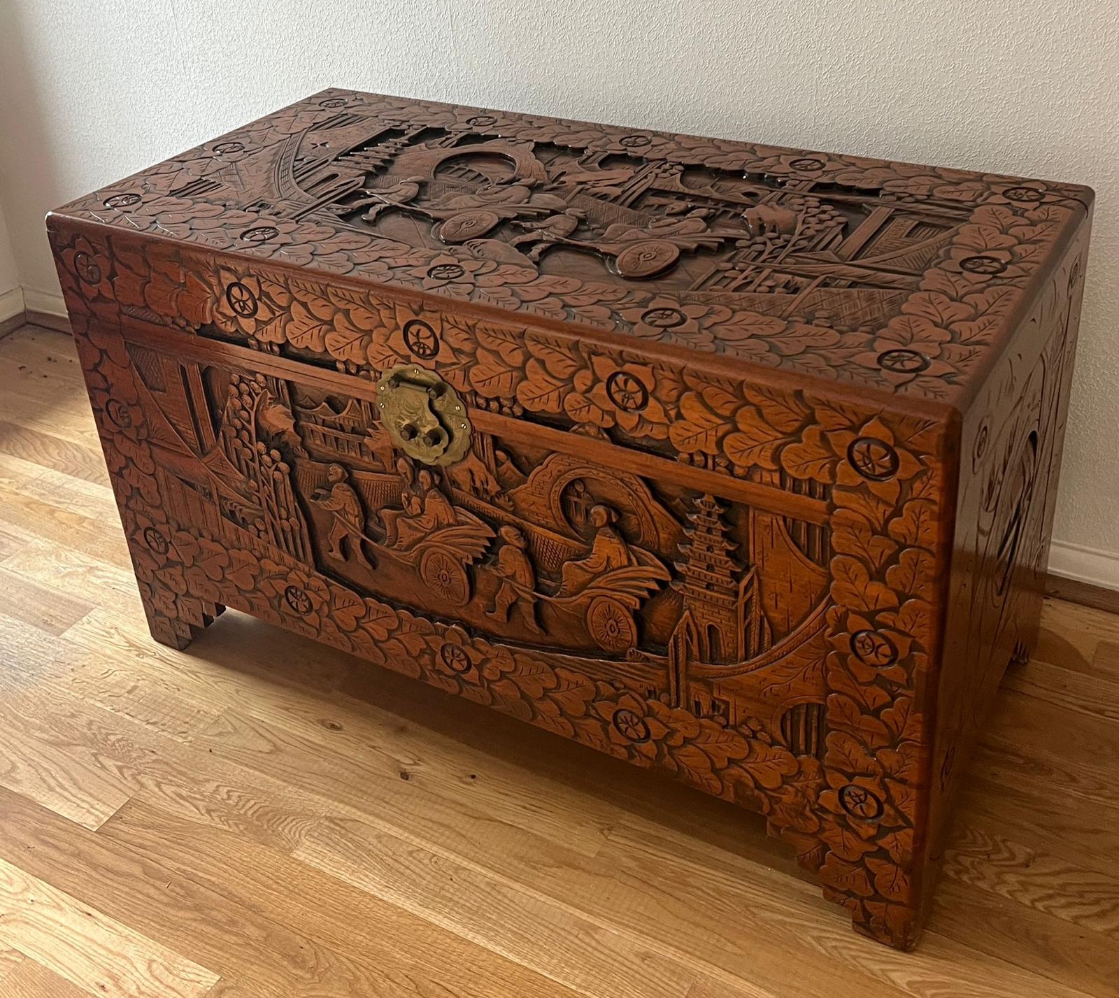 An ornately carved camphor wood chest (H 60cm x D 50cm x W 102cm) - Image 3 of 11