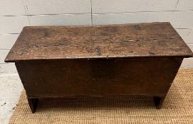 An oak early 19th Century coffer with hinged lid (H44cm W90cm D35cm)
