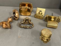 A selection of antique brass door furniture to include three Art Deco door pulls, a boat shape