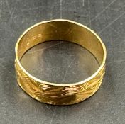 A 22ct gold wedding band size N