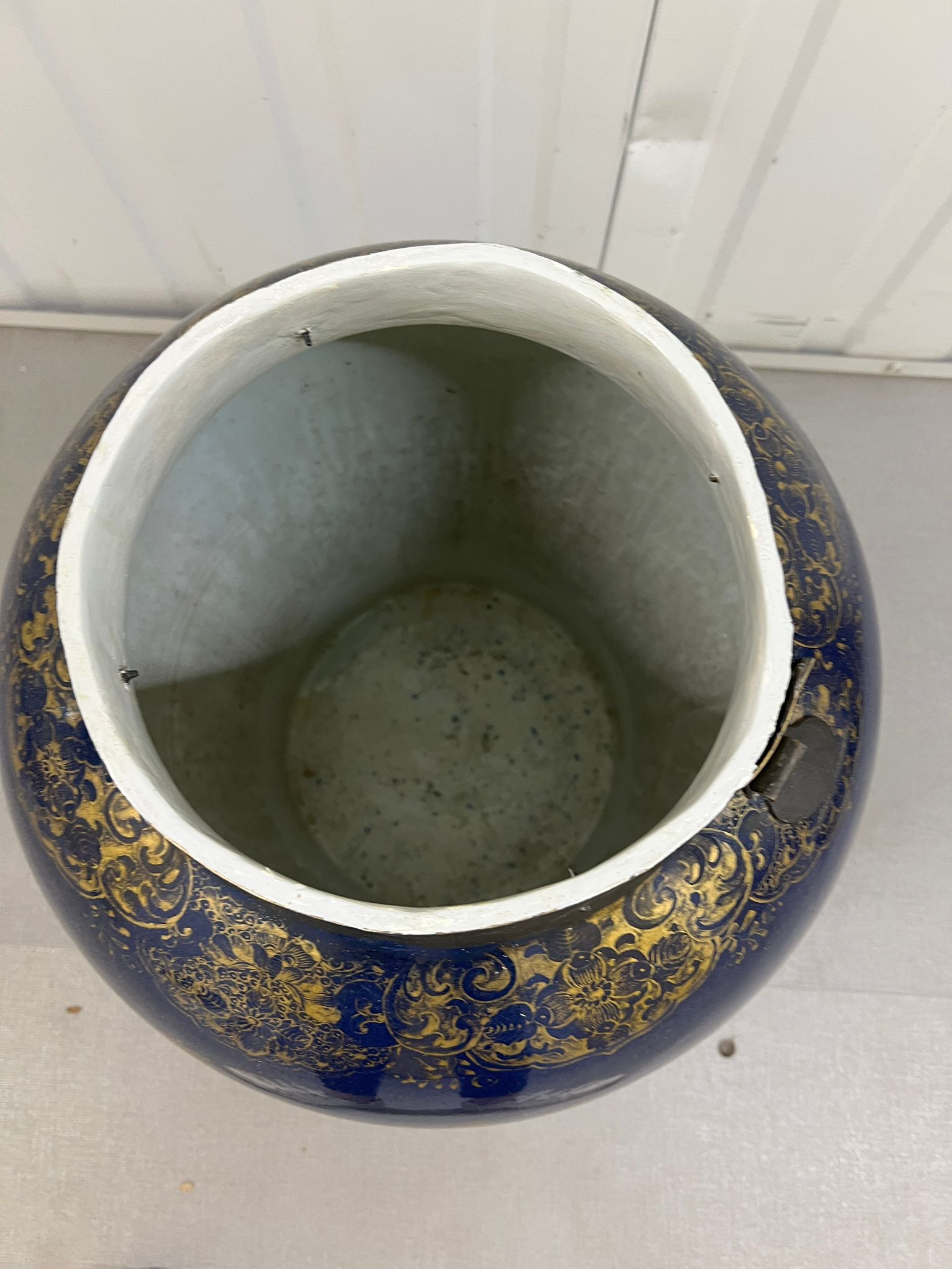 An Oriental lidded jar in blue with metal catch Height 60cm - Image 2 of 9