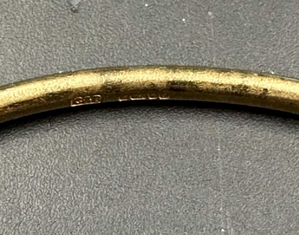 An 18ct gold bangle weight 11.9g - Image 2 of 3