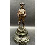 A bronze sculpture of a boy whistling "Mousse Siffleurs" signed V Szczeblewski (H18cm)