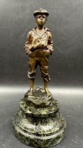 A bronze sculpture of a boy whistling "Mousse Siffleurs" signed V Szczeblewski (H18cm)